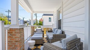 Terrace/patio - Spacious OC 5br + Den Steps to Beach and Boards (Ocean City)
