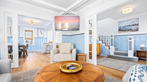 Spacious OC 5br + Den Steps to Beach and Boards