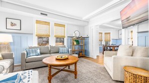 TV, offices - Spacious OC 5br + Den Steps to Beach and Boards (Ocean City)