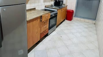 Fridge, microwave, stovetop