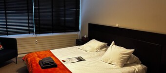 Studio met ensuite badkamer - WiFi en TV