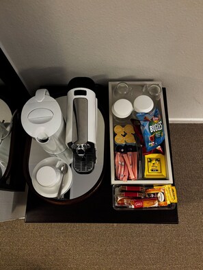 Cà phê và/hoặc dụng cụ pha