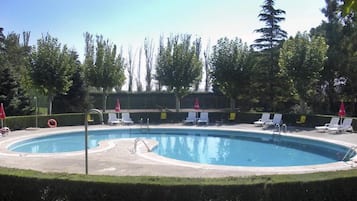 Piscine extérieure (ouverte en saison)