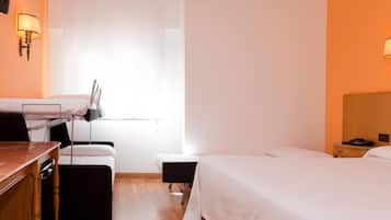 In-room safe, soundproofing, iron/ironing board, free WiFi