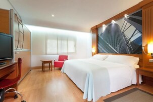 Værelse til 4 personer - udsigt til have | Pengeskab på værelset, lydisolering, strygejern/strygebræt, gratis Wi-Fi