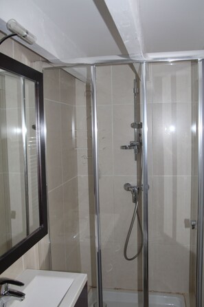 Shower, hair dryer, towels - Close to the Bassin d'Arcachon, luminous, very quiet villa (Arès)