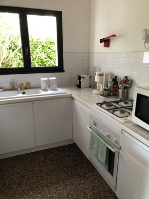 Refrigerador, microondas, horno y lavavajillas 