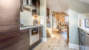 Coffee/tea maker, fridge, microwave, oven - Luxury apartment & terrace view over river & easy access to City Centre & Castle (Inverness)