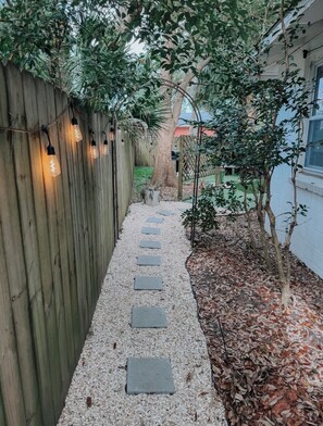 Property grounds - Homey Apartment near Downtown and NAS (Pensacola)