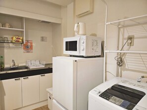 Fridge, microwave, stovetop, cookware/dishes/utensils