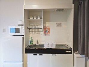 Family Suite | Private kitchen | Fridge, microwave, stovetop, cookware/dishes/utensils - Hermitage Hotel Nishishin (Tokyo)