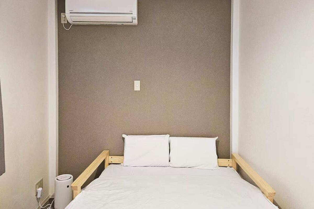 Family Studio Suite | Laptop workspace, free WiFi, bed sheets