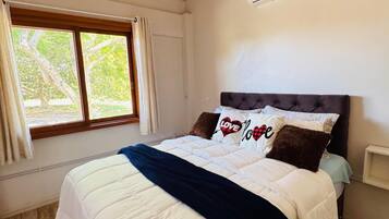 Quarto casal standard, vista para o pátio