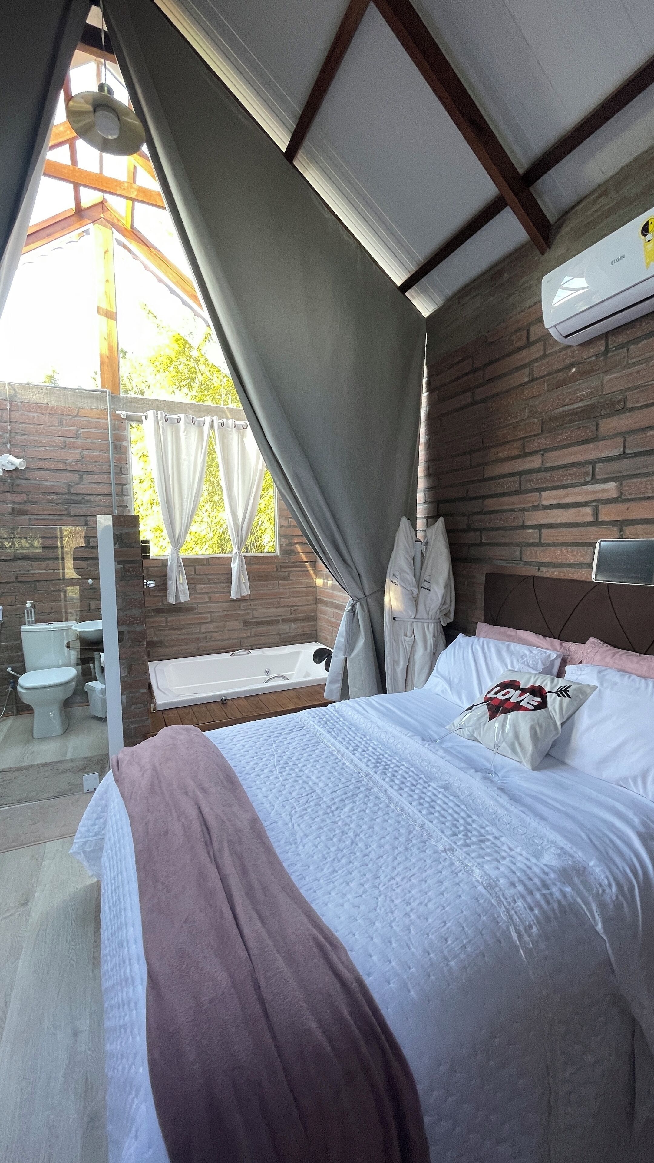 Chalet de lujo, 1 cama matrimonial, se aceptan mascotas, vista al valle