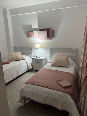 Fer et planche Ă repasser, Wi-Fi, draps fournis