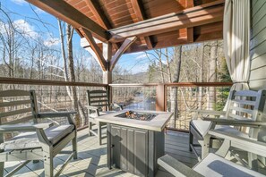 Property grounds - Jade Cabin at Highland Peaks Retreat (Highlands)