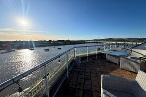 Terrace/patio - River Heights With Views Parking |By My Getaways (Brighton)