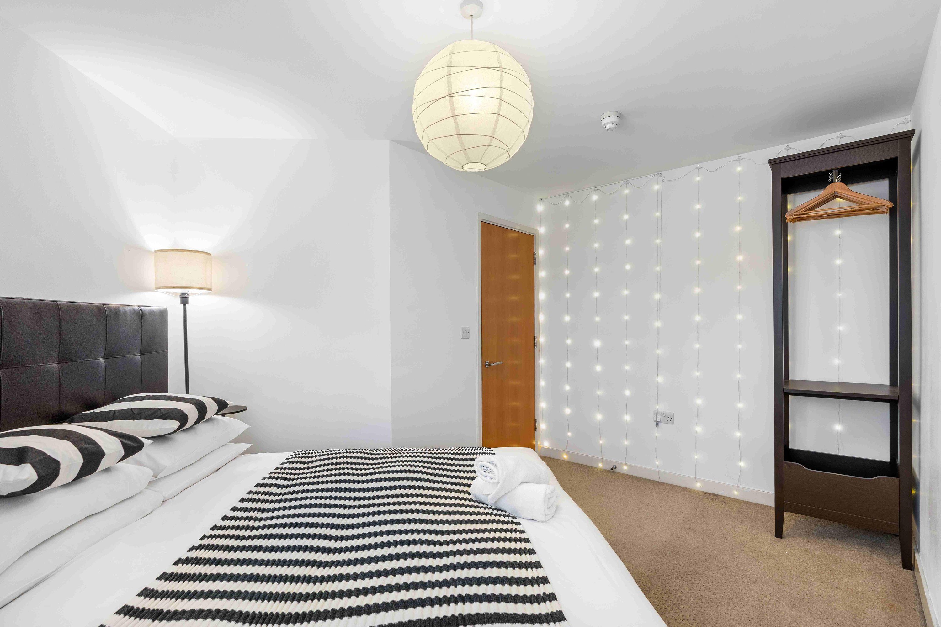 3 bedrooms, iron/ironing board, bed sheets