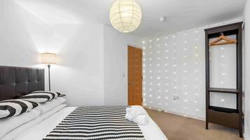 3 bedrooms, iron/ironing board, bed sheets