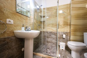 Bathroom - Grandstay Urban Six in Durrës (Durrës)