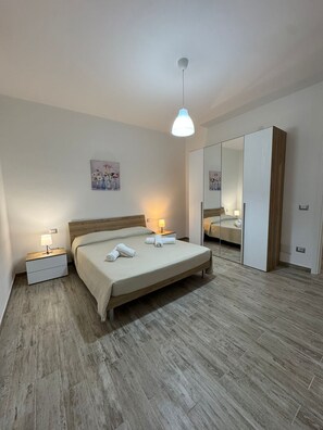 3 bedrooms, iron/ironing board, Internet, bed sheets - The Golden Vine (Alghero)