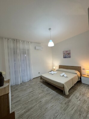 3 bedrooms, iron/ironing board, Internet, bed sheets - The Golden Vine (Alghero)