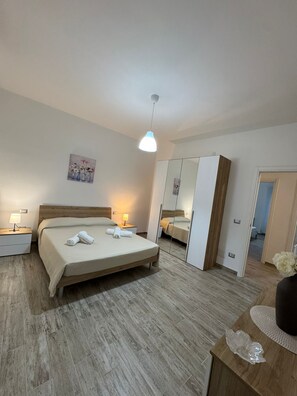 3 bedrooms, iron/ironing board, Internet, bed sheets - The Golden Vine (Alghero)