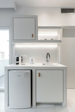 Suite, balkon, uitzicht op stad | Een kluis op de kamer, een strijkplank/strijkijzer, gratis wifi