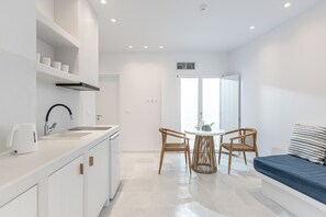 In-room safe, iron/ironing board, free WiFi - Blue Art Suites (Naxos)