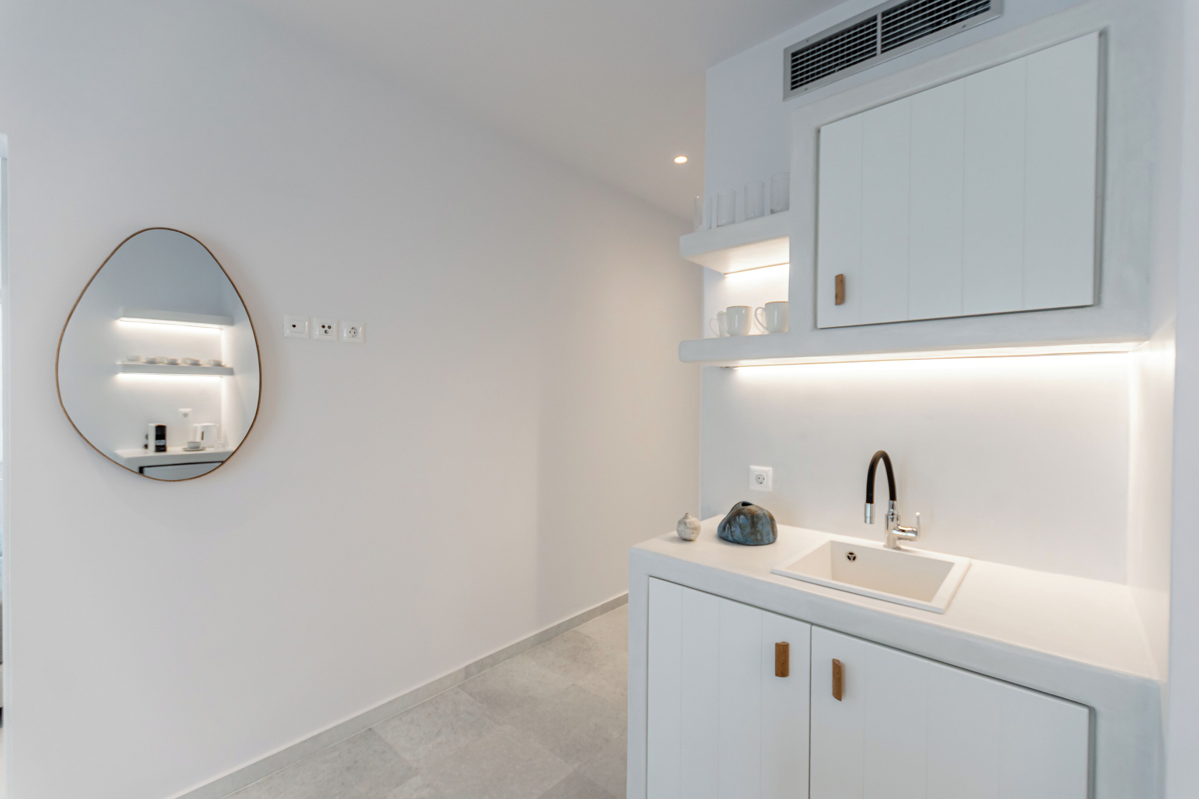 Apartamento, balcón, vistas a la ciudad | Caja fuerte, tabla de planchar con plancha, wifi gratis