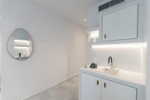 In-room safe, iron/ironing board, free WiFi - Blue Art Suites (Naxos)