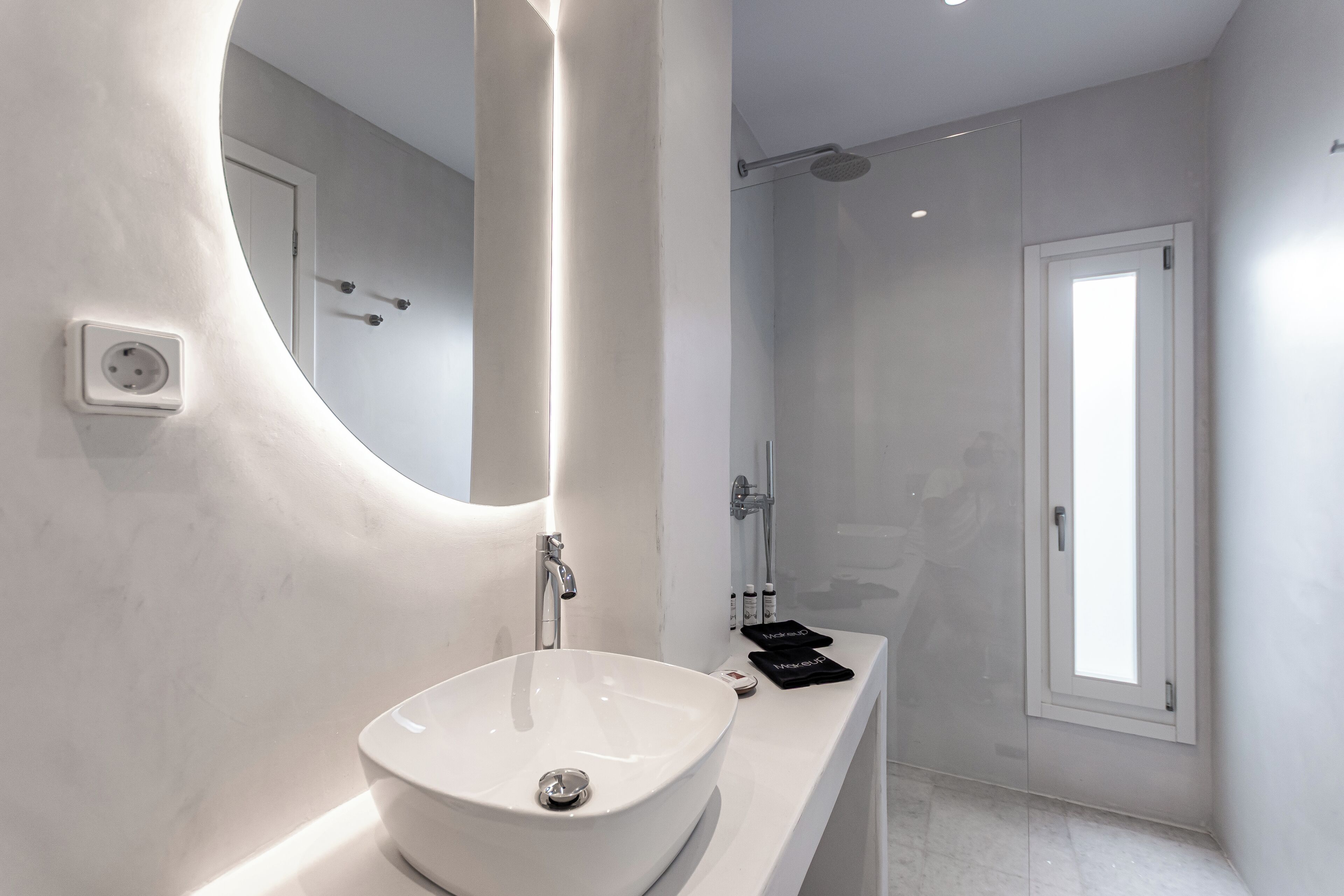 Suite, Balkon, Stadtblick | Badezimmer | Bademäntel, Hausschuhe
