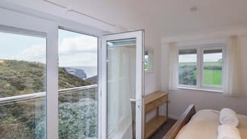 3 kamar tidur dan didekorasi berbeda-beda