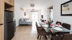 Dining - Stylish & Bright Gem ~ Walk to Beach, Patio, Pools (Paralimni)