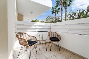 Terrace/patio - Stylish & Bright Gem ~ Walk to Beach, Patio, Pools (Paralimni)