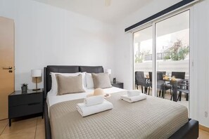 Tabla de planchar con plancha, wifi y ropa de cama 
