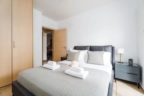 Iron/ironing board, WiFi, bed sheets - Stylish & Bright Gem ~ Walk to Beach, Patio, Pools (Paralimni)