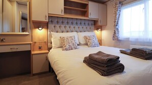 2 bedrooms, free WiFi, individually decorated, individually furnished - Paws By The Sea (Norwich)