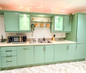 Fridge, microwave, oven, stovetop - Two-Bedroom City Apartment (Cardiff)