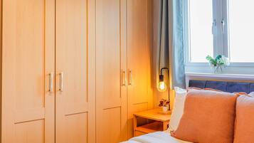 Desk, iron/ironing board, travel cot, WiFi