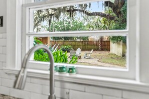 Interior - Four Oaks Cottage Close to Downtown (Beaufort)