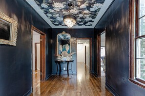 Interior - Executive Retreat in Fondren (Jackson)