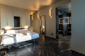 WiFi, bed sheets - Luxury suite on the 26th floor of the Rimini skyscraper with whirlpool bath. (Rimini)