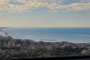 Beach/ocean view - Luxury suite on the 26th floor of the Rimini skyscraper with whirlpool bath. (Rimini)