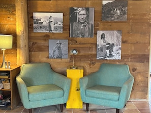 Interior - Taos Raven 3 Bedroom House Walkable to Plaza (Taos)
