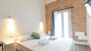 Double Room, Balcony, City View | Free WiFi - Ceramic Rooms (Oristano)