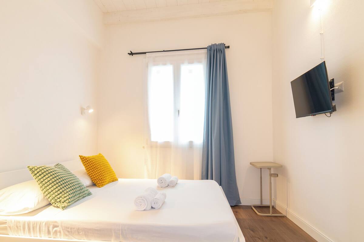 Quarto casal conforto, vista para o jardim | Wi-Fi de cortesia