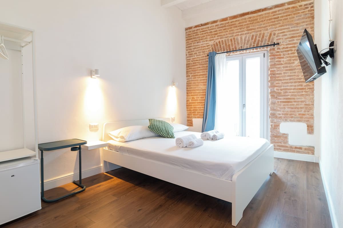 Quarto casal, sacada, vista para a cidade | Wi-Fi de cortesia