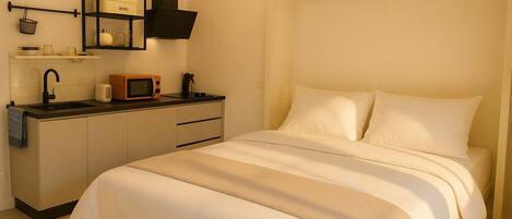 Deluxe-studiolejlighed - tekøkken | Individuelt design, individuel indretning, strygejern/strygebræt