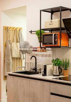 Deluxe Studio, Kitchenette | Private kitchen | Espresso maker, coffee/tea maker, electric kettle - Vatican City Deluxe (Rome)